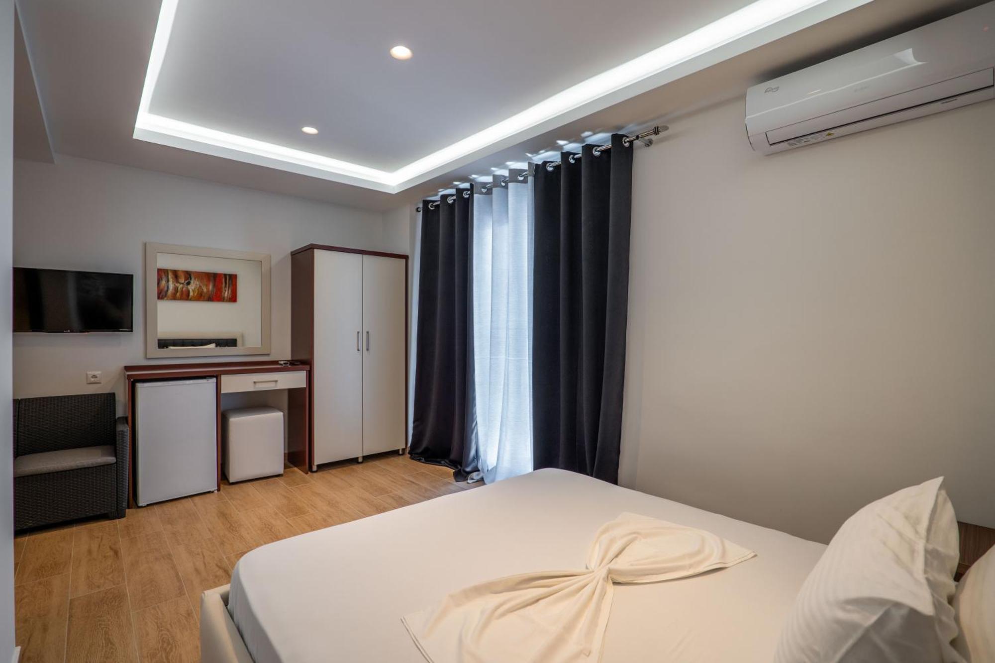 Fori'S Rooms Himare Exterior photo